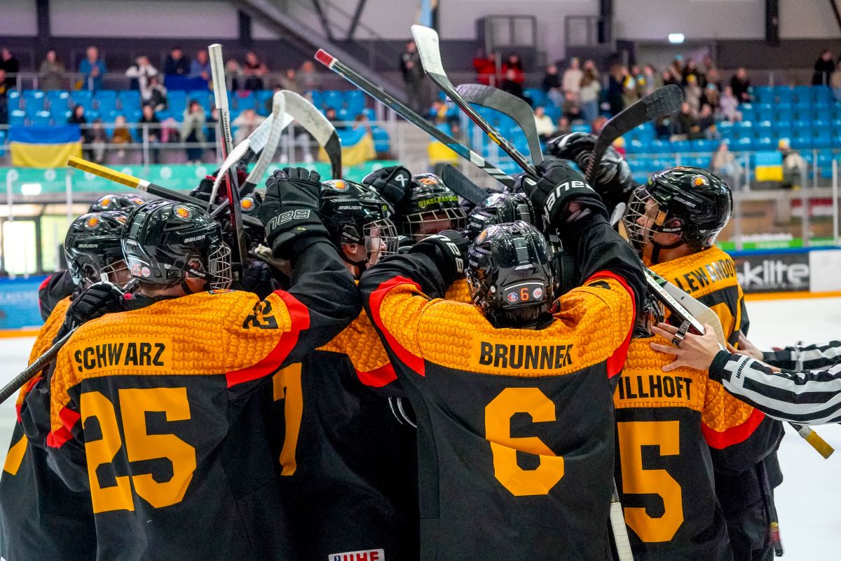 Deutsche U18-Nationalmannschaft gewinnt bei der Eishockey-WM Division 1A den Meistertitel